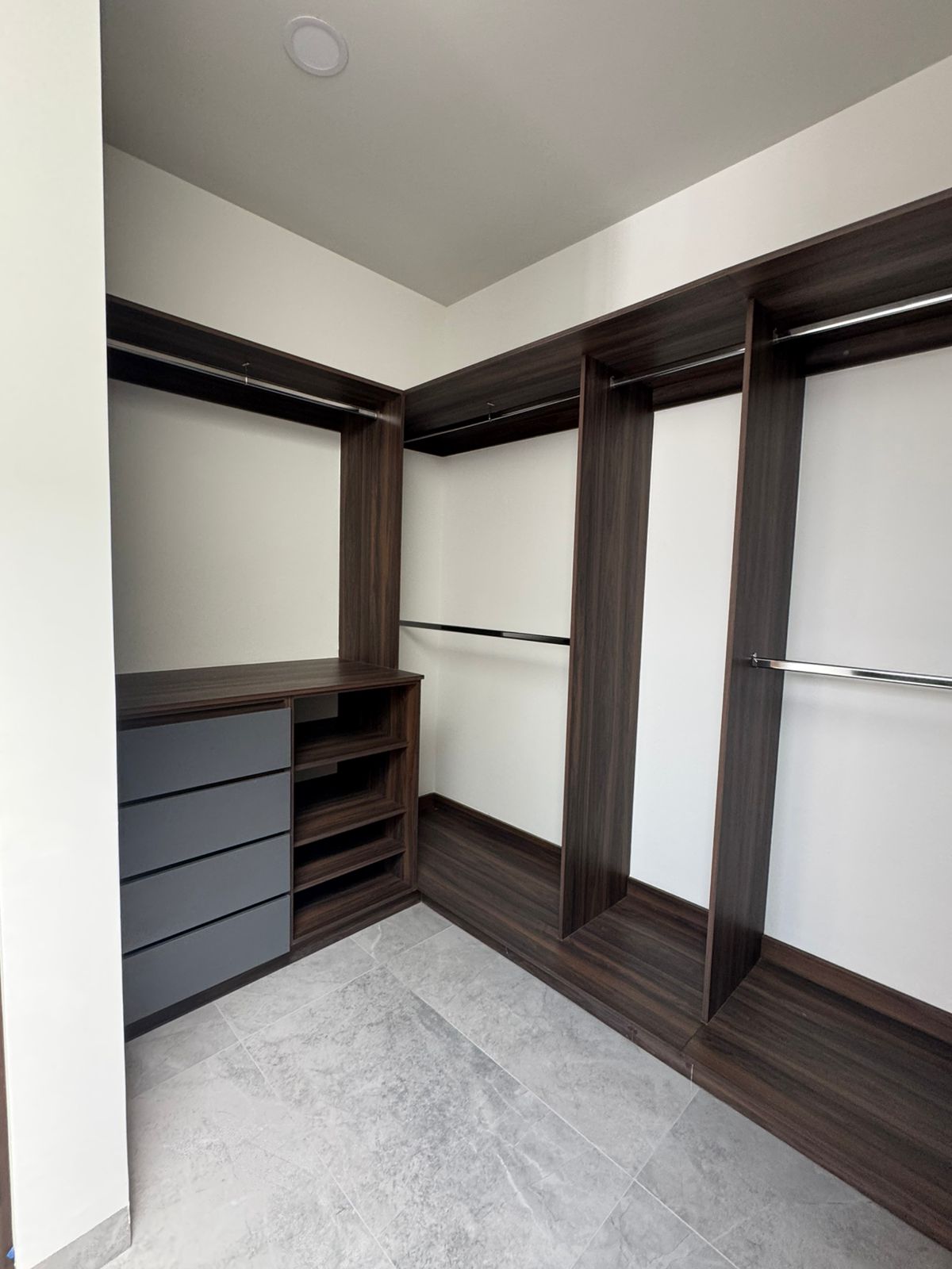 Se VENDE hermosa casa nueva  en Valles del molino zona norte